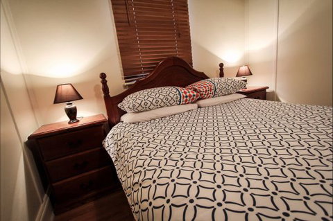 Heather's Mica Cottage - Accommodation Redcliffe 0