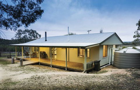 Lavender Vale Cottage - Accommodation Redcliffe 0