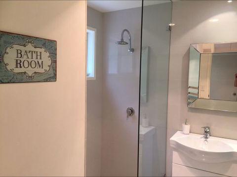 Lake View Elizabeth Beach - Accommodation Redcliffe 8