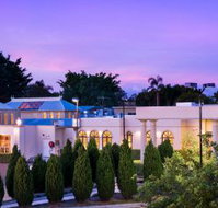 Shangri La Gardens Motel and Function Centre - Accommodation Redcliffe