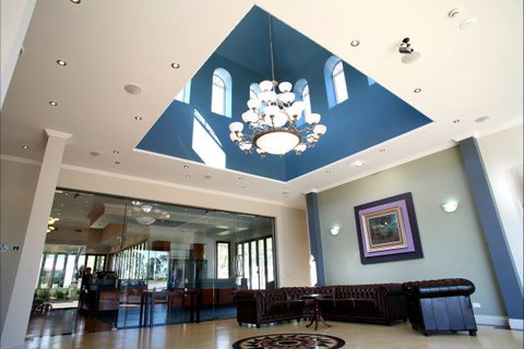 Shangri La Gardens Motel And Function Centre - Accommodation Redcliffe 2