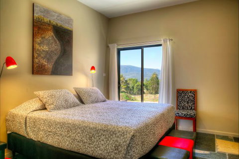 Spring Spur Stay - Accommodation Redcliffe 2