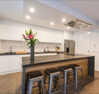 The Bright House - Accommodation Redcliffe