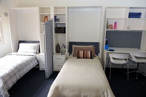 Yarra House - Accommodation Redcliffe 2