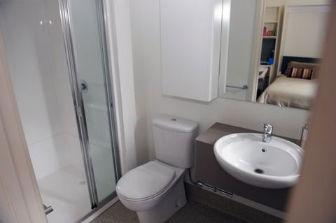 Yarra House - Accommodation Redcliffe 3