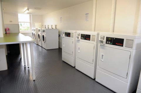 Yarra House - Accommodation Redcliffe 6