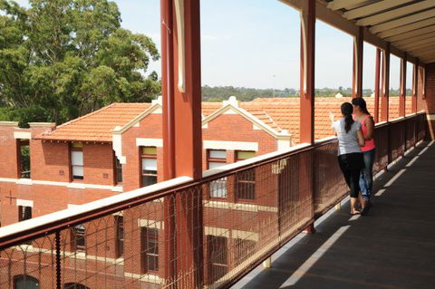 Yarra House - Accommodation Redcliffe 8