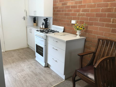 Annie's Hideaway - Accommodation Redcliffe 2