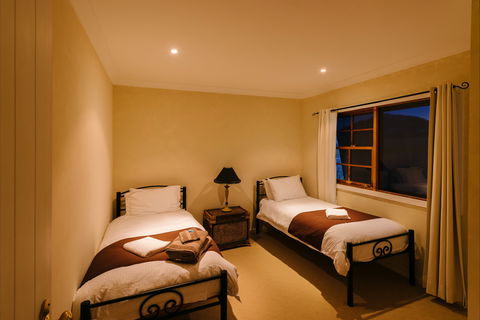 Barrington Hideaway- River Cottages - Accommodation Redcliffe 3
