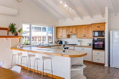 Eagle Heights - Accommodation Redcliffe 1