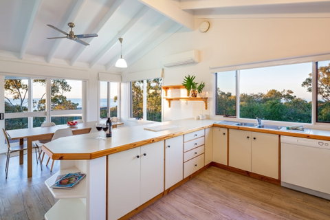 Eagle Heights - Accommodation Redcliffe 2