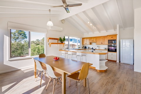 Eagle Heights - Accommodation Redcliffe 3
