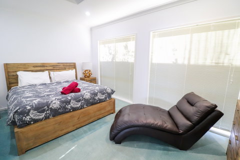 El Lago Jetty - Accommodation Redcliffe 3