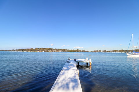 El Lago Jetty - Accommodation Redcliffe 9