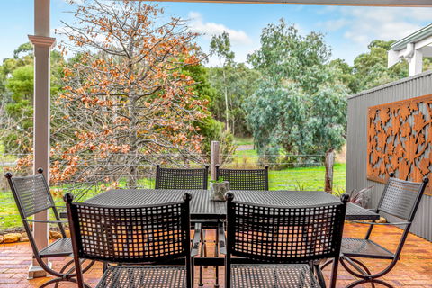 Grandview Accommodation - The Elm Tree Apartments - Accommodation Redcliffe 9