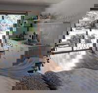 Lake's Folly Studio - Accommodation Redcliffe