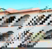 The Med Crescent Head - Accommodation Redcliffe
