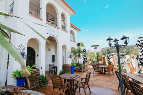 The Med Crescent Head - Accommodation Redcliffe 2