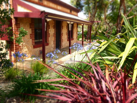 The Creek Cottage - Accommodation Redcliffe 0