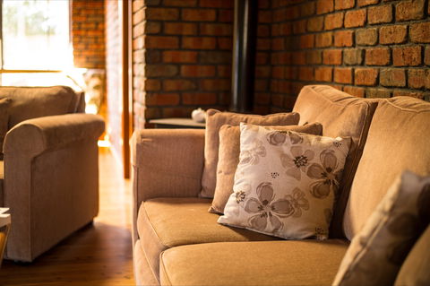 The Creek Cottage - Accommodation Redcliffe 3