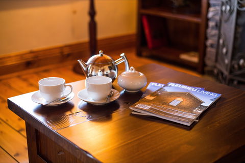 The Creek Cottage - Accommodation Redcliffe 4
