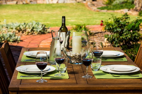 The Creek Cottage - Accommodation Redcliffe 7