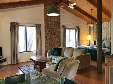 The Woolshed Cabins - Accommodation Redcliffe 3
