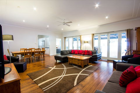The Retreat Port Stephens - Accommodation Redcliffe 1
