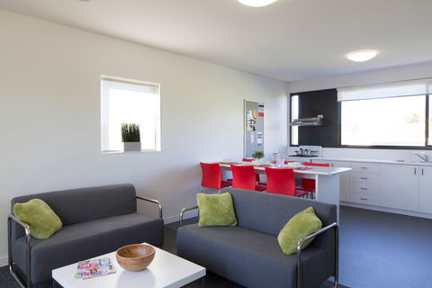 Western Sydney University Village Campbelltown - Accommodation Redcliffe 2