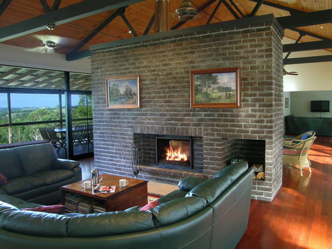 Banjos Bushland Retreat - Accommodation Redcliffe 0