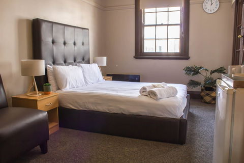 Campsie Hotel - Accommodation Redcliffe 0