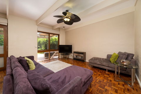 Crisp Street Cottage - Accommodation Redcliffe 2