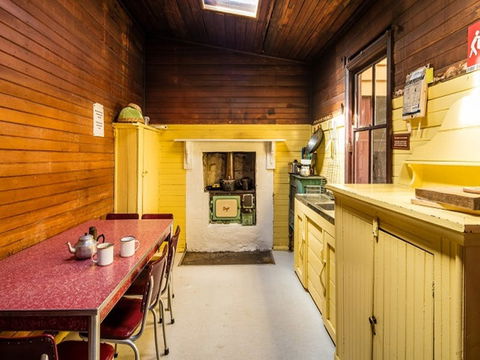Daffodil Cottage - Accommodation Redcliffe 4