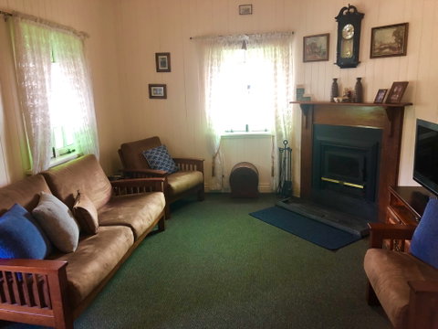 Dillons Cottage Stanthorpe - Accommodation Redcliffe 2