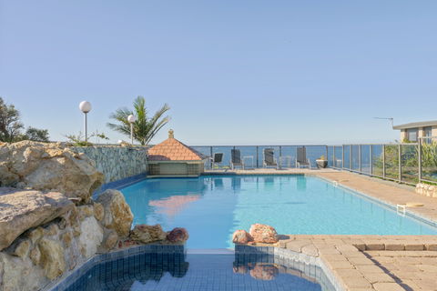 Eagle Heights Holiday Units - Scenic Unit - Accommodation Redcliffe 0