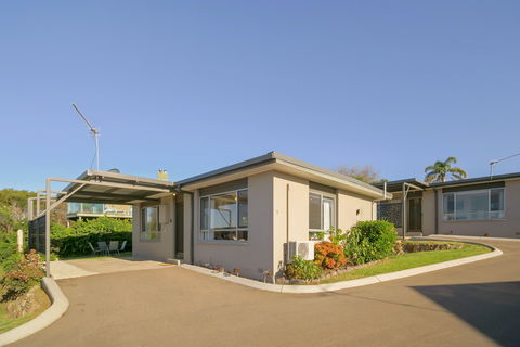 Eagle Heights Holiday Units - Scenic Unit - Accommodation Redcliffe 2