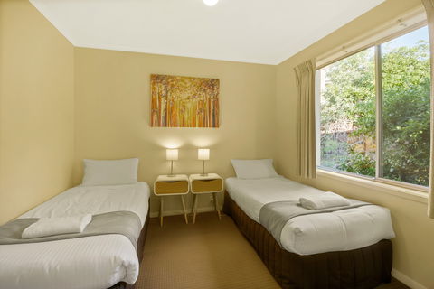 Eagle Heights Holiday Units - Scenic Unit - Accommodation Redcliffe 3