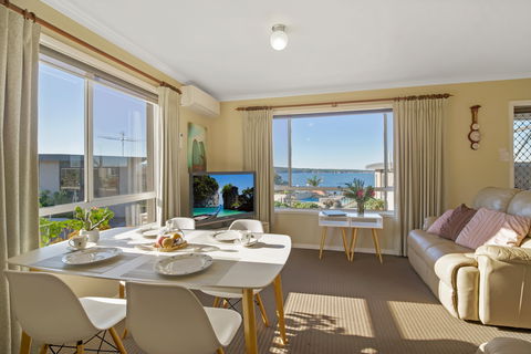 Eagle Heights Holiday Units - Scenic Unit - Accommodation Redcliffe 5