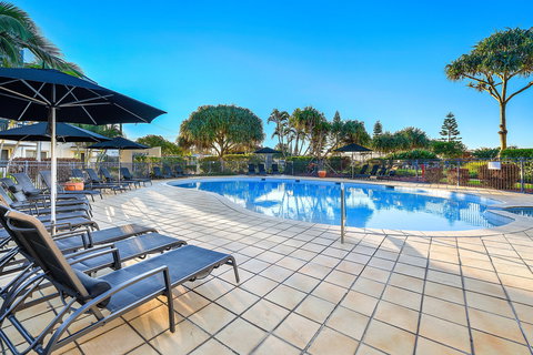 Golden Riviera Beach Resort - Accommodation Redcliffe 1