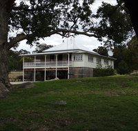 Loughmore House and Cottage - Accommodation Redcliffe