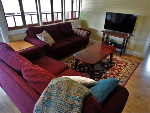 Loughmore House And Cottage - Accommodation Redcliffe 2