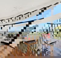 McLaren Eye - Accommodation Redcliffe