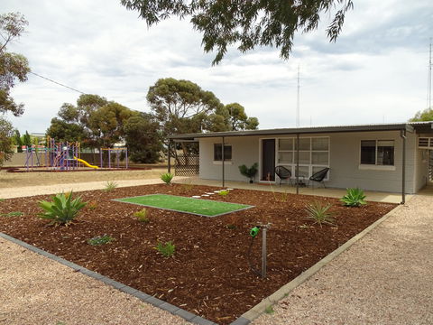 Play On Moontana - Accommodation Redcliffe 0