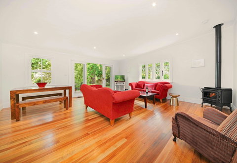 Poets Cottage - Accommodation Redcliffe 0