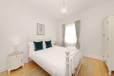 Poets Cottage - Accommodation Redcliffe 2