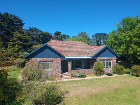 Roslyn Estate Farmhouse - Accommodation Redcliffe 0