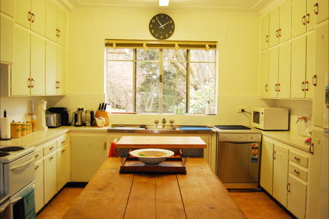 Roslyn Estate Farmhouse - Accommodation Redcliffe 1