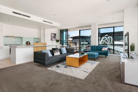 Waterfront Melbourne Apartments - Accommodation Redcliffe 2