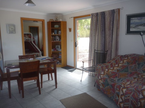 Yakkalla Holiday Cottage - Accommodation Redcliffe 3