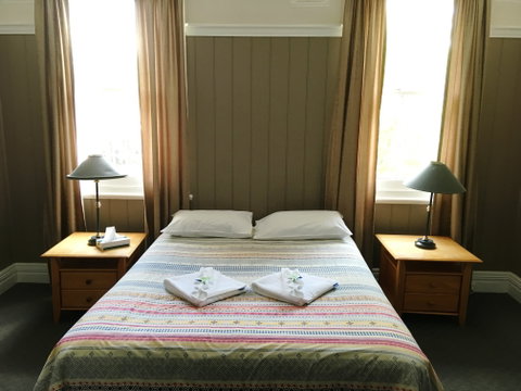 Apsley Arms Hotel - Accommodation Redcliffe 1